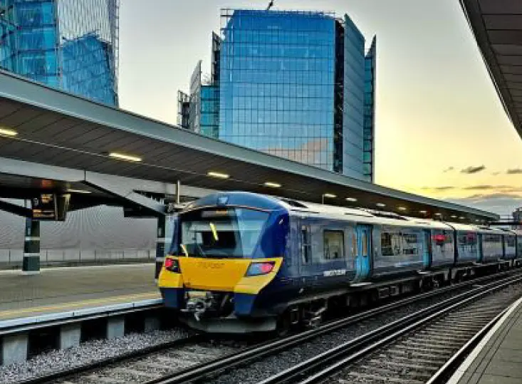 https://asset.aldar.com/damascus/launch/mp-lsq-bermondsey-teaser/lsq_bermondsey_lifestyle_proximity.webp